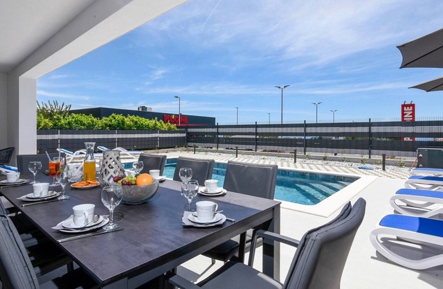 Modern Villa Mi with heated pool, jacuzzi and sauna