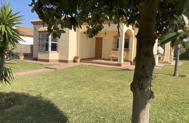 Modern villa private pool set in a tranquil location close to beach Internet