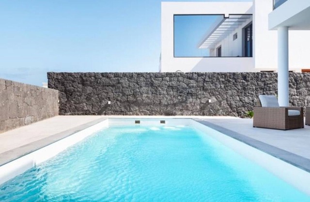 Modern villa with air conditioning and Wi-Fi in Puerto del Carmen
