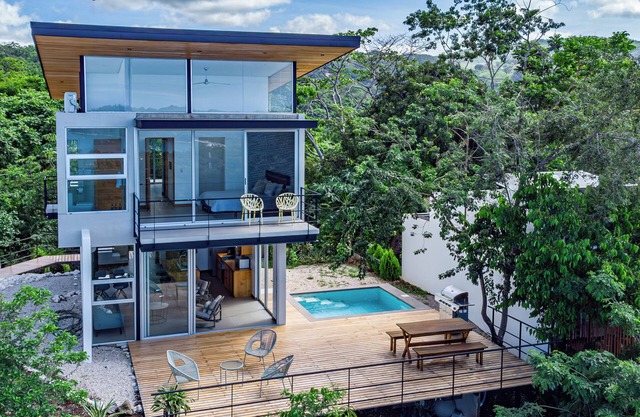 Modern Villa With Ocean View, Private Pool And 5 Min to Town/Beach!