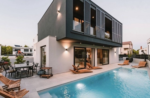 modern villa with pool javuzzi sauna