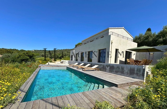 MODERN VILLA WITH SWIMMING POOL BETWEEN CALVI AND ILE ROUSSE