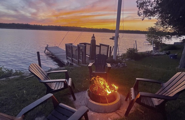 Modern Waterfront Home ~10ppl~Breathtaking Sunsets