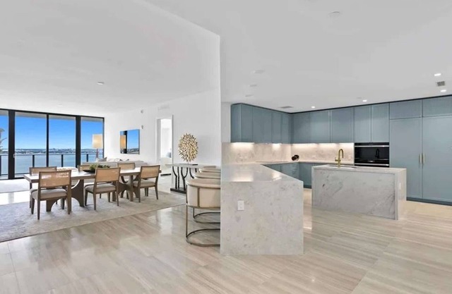 Modern Waterfront Retreat in Tampa