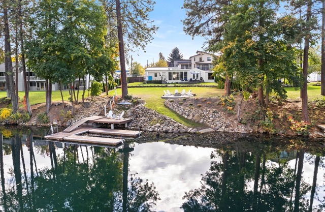 Modern WATERFRONT w/Private Dock+ Fire Pit+ BBQ+ King Bed