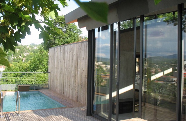 Modern wooden house with private pool in the heart of the Luberon