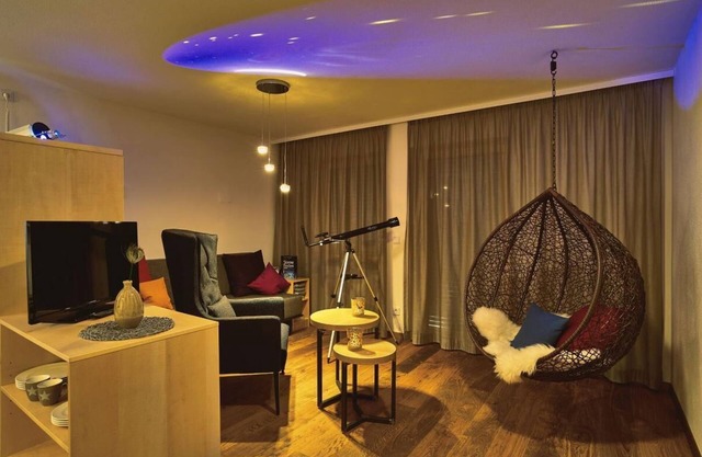 Moderne Suite (55 m2) mit Kneipp-Dusche und Hängesessel