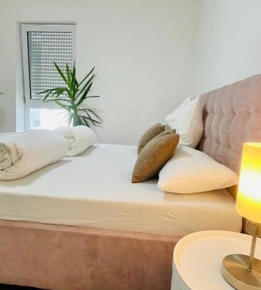 Moderne Wohnung 100 m2 mit Büro und Terrasse