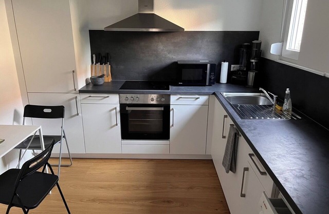 Modernes Studio-apartment mit Arbeitsplatz