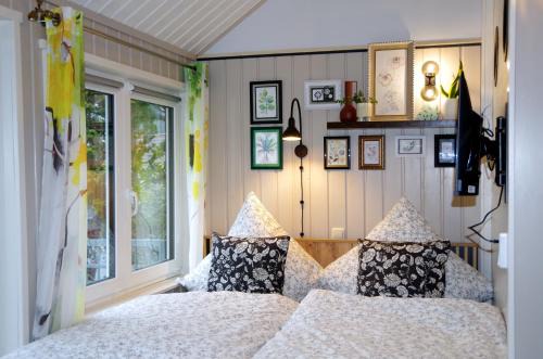 modernes Tiny House mit Sonnenterrasse, Kräutergarten und Fahrradgarage