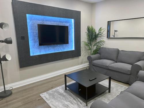 Modernised 4 Bedroom House close to city Centre, Kep Stays