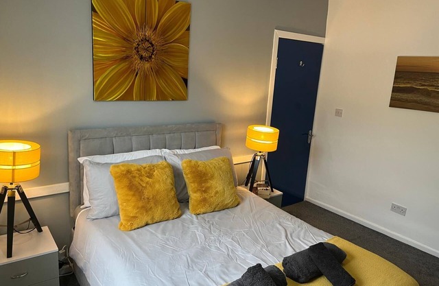 Modernised 4bed stay-away-home in Runcorn sleeps 7