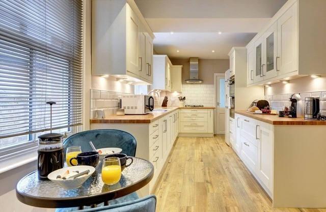 Modernistic 3-Bed House in Central Bedford