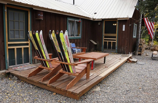 Modernized 1940s Cabin - Sleeps 10 - Free canoe & kayak use! - Free firewood