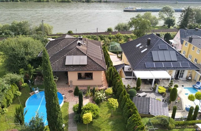 Modernly furnished villa with a spectacular view of the Rhine