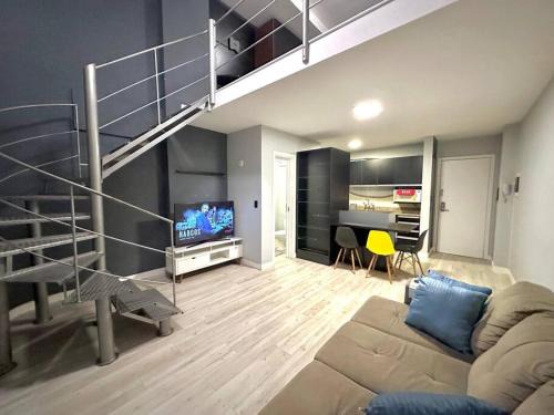Moderno Loft Duplex com Hidro ao lado do Centro