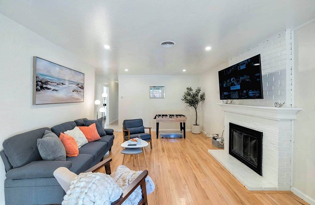 MolivuHomes 3BR | Hot Tub | KingBed | Pet-Friendly