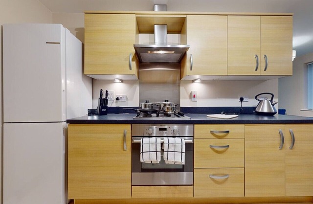 Molyneux Square - Beautifully appointed 4 bedroom town house in excellent location