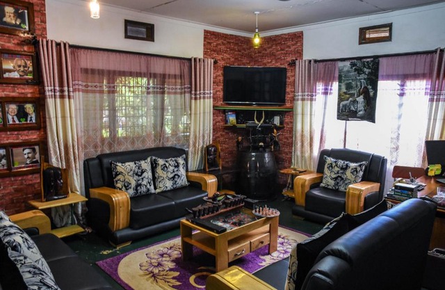MONKEY LODGE & CAMP