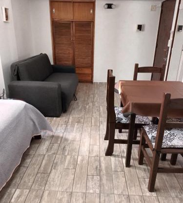 Monoambiente en la perla cerca de la playa