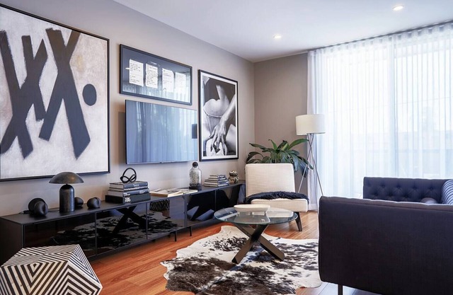 Monochrome Muse Stylish Retreat near CBD and Beach