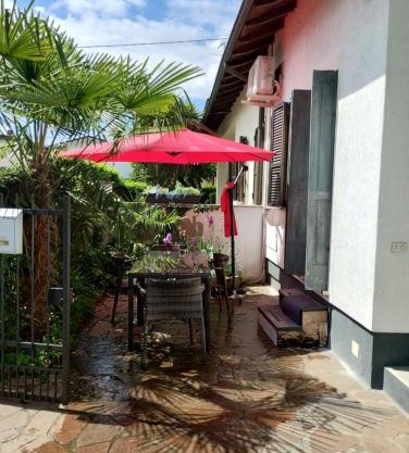 Monolocale, 10' dal centro, dall'aeroporto, con patio esterno