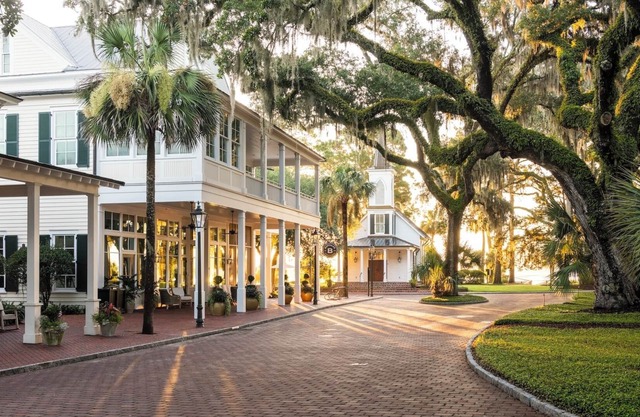 Montage | Vaulted Ceilings | Private Backyard | Palmetto Bluff | FULL AMENITIES