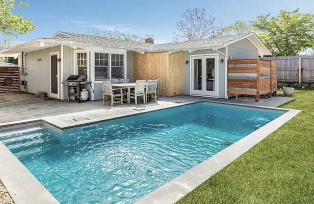 Montauk beach house with Pool! (Seasonal for pool)