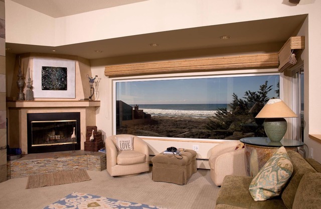 Monterey Dunes Beachfront.Beautiful views, Gorgeous home, come enjoy the beach!