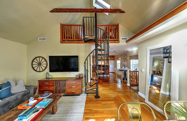 Monthly Downtown Newport rental
