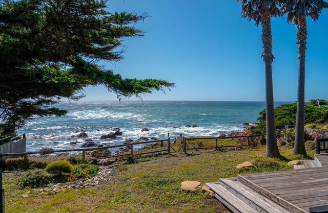 Monthly, Oceanfront 2 bed/2 bath Cottage on Park Hill with Stunning Views!