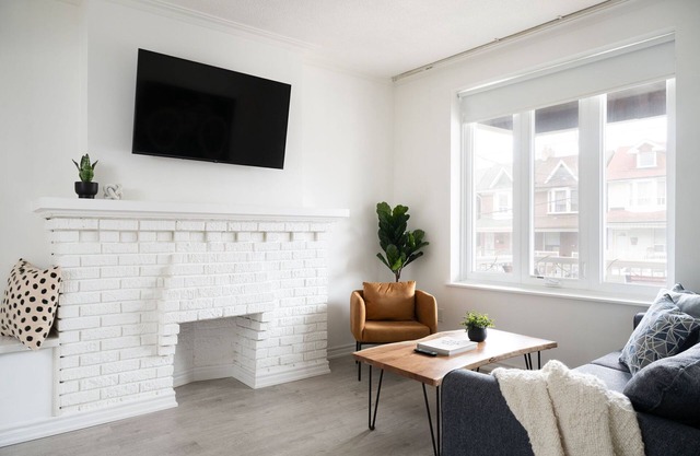 Monthly Rental 1 Bed 1 Bath Midtown Toronto