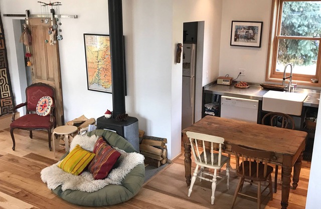 Monthly rental cottage with parking & garden in downtown Crested Butte
