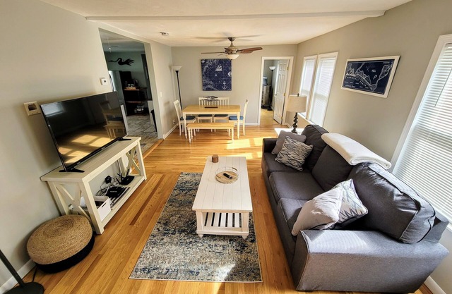 Monthly Rental/House on Atlantic Hill- Easy access to Nantasket/Gunrock Beaches.