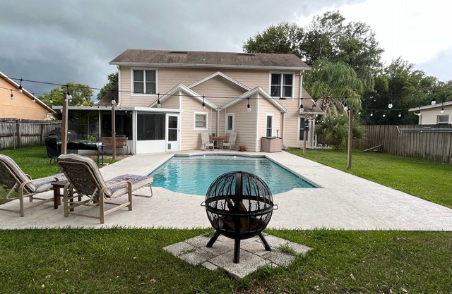 Monthly Rental: Lakeshore Home w/Private Pool. Easy access to Theme Parks.