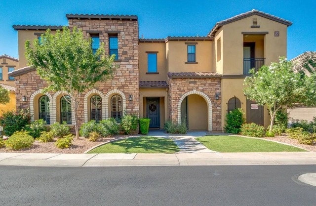Monthly Rental - Luxury 3bed in the heart of Ocotillo golf community pool & gym