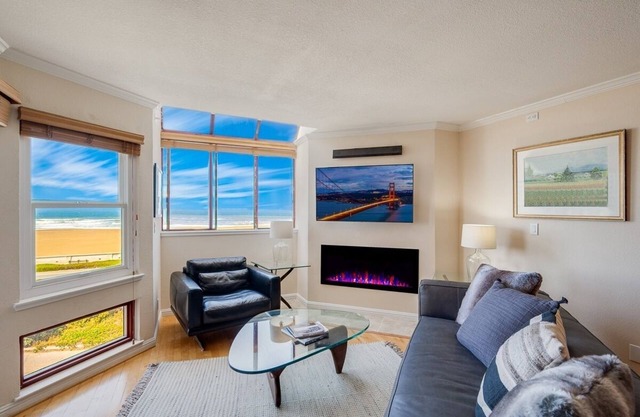 MONTHLY RENTAL OCEANFRONT Wow! THE VIEW! Top of the Line - balcony/elevators
