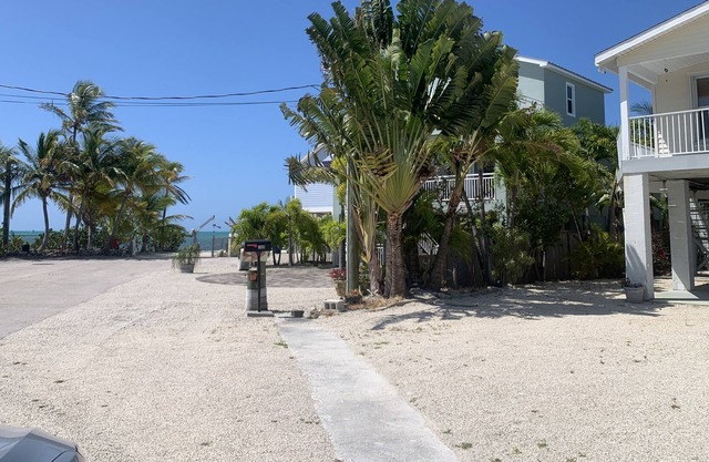 MONTHLY Rental ONLY!!!!! Private Sea Wall on Canal-Book Now!