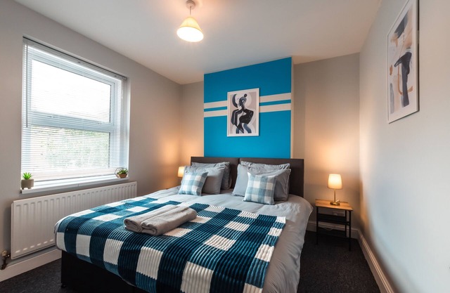 Monthly Savings - 4 Beds - Sleeps 8 - Free Parking