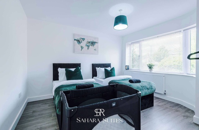 Monthly Stay | Modern 4BR | Cadbury & QE Hospital