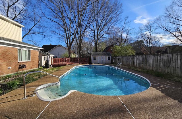 MONTHLY STAYS- 5 BR+ Extra Space Bed with Pool- Master Downstairs