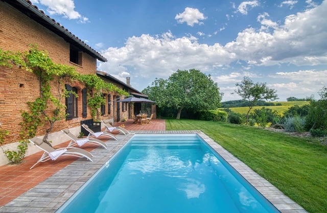 Montillet - Maison piscine, terrain multisport