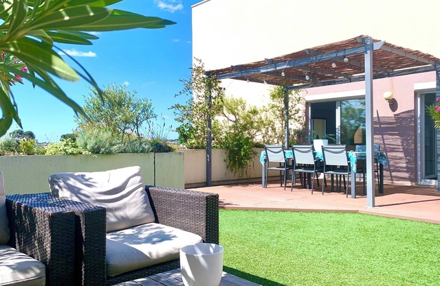 MONTPELLIER, MAGNIFICENT ROOF TOP, PANORAMIC VIEW, SWIMMING POOL, CITY CENTER