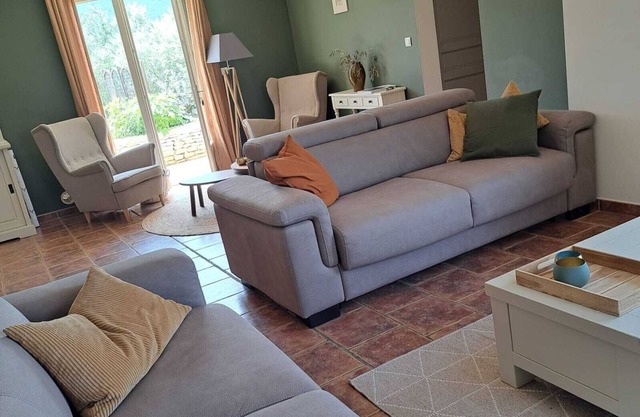 Mooie Gerenoveerde Villa met Zwembad, Tussen Olijfbomen met Prachtige Uitzichten