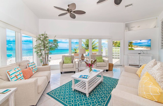 Moon Glow DREAMY 2BR OCEANFRONT VILLA WITH PRIVATE BEACH, Kayak, Snorkeling