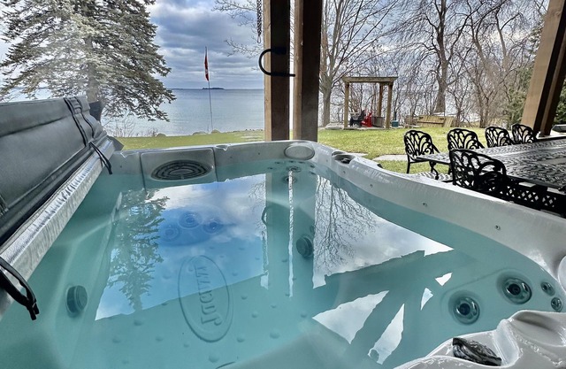 Moon Point Simcoe Lakefront Cottage