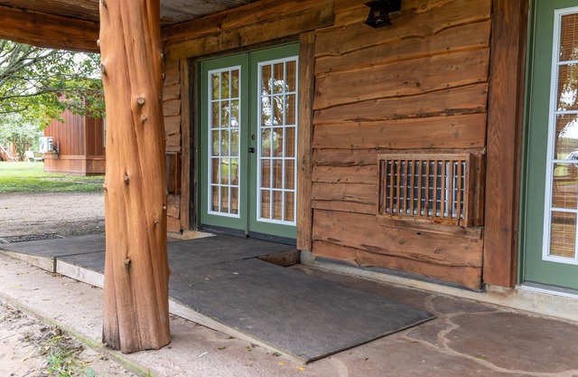 Moon River Ranch - Farm House Lodge - ADA
