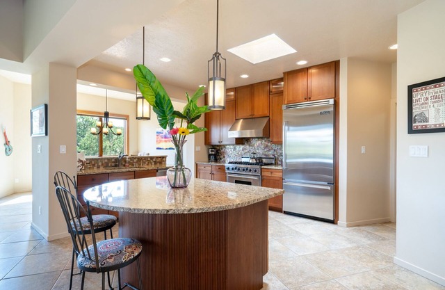 Moon Shine Manor | Private Deck, Fireplace + Mountain View!