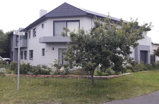 Moondust near the ocean, food and wine