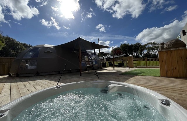 Moonlight Dome with hot tub